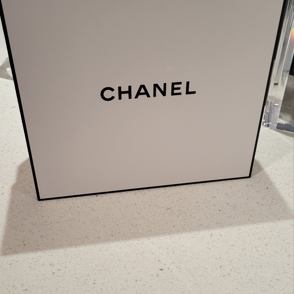 CHANEl with LE VOLUME DE CHANEL SAMPLE MASCARA AND BLUE DE CHANEL SAMPL
